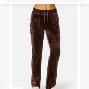 Juicy byxor - tänkte kolla ifall nån vill byta dessa bruna i strl XS till nån annan färg i XS, kan även tänka mig att sälja dessa❤️