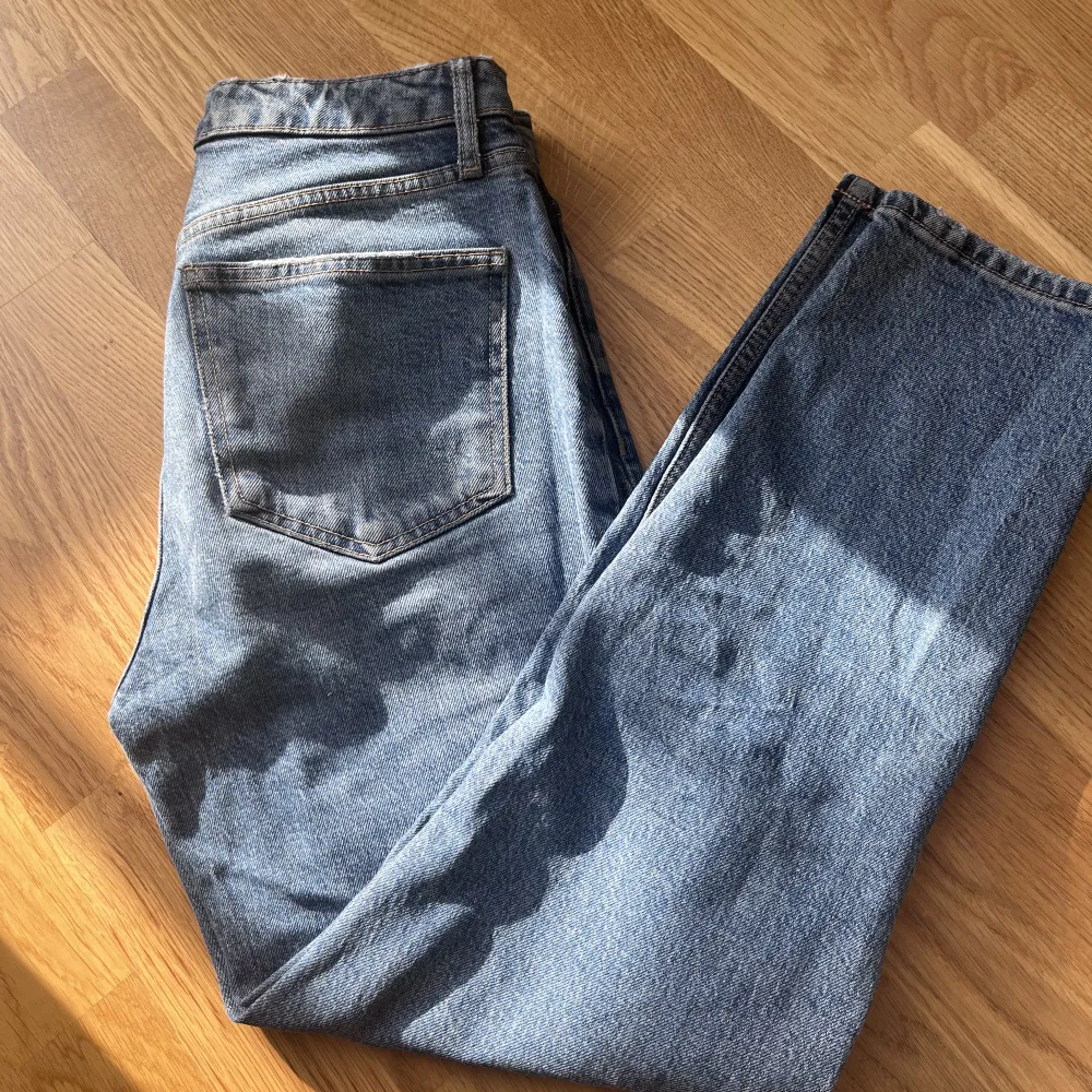 Blåa fina jeans från zara . Jeans & Byxor.