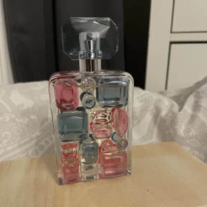 Britney Spears parfym  - Typ oanvänd parfym från Britney Spears 50ml. Doftar blommigt.  Frakt tillkommer ❤️