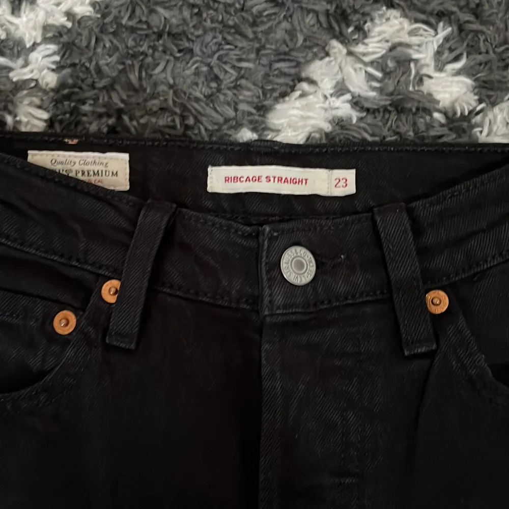 Fina jeans från levis inga defekter, köpta för 1 250. Jeans & Byxor.