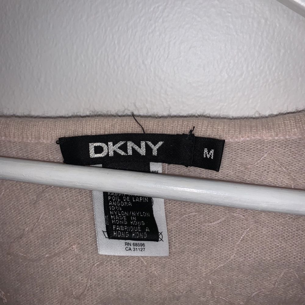 Skitsnygg bolero med paljetter från Dkny🫠😍🪩. Tröjor & Koftor.