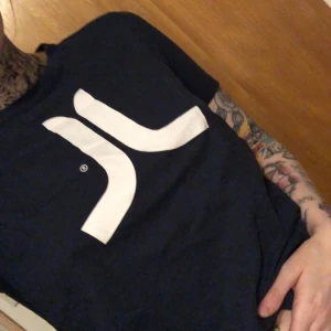 Wesc tshirt - Barnstorlek men passar S Aldrig använd 