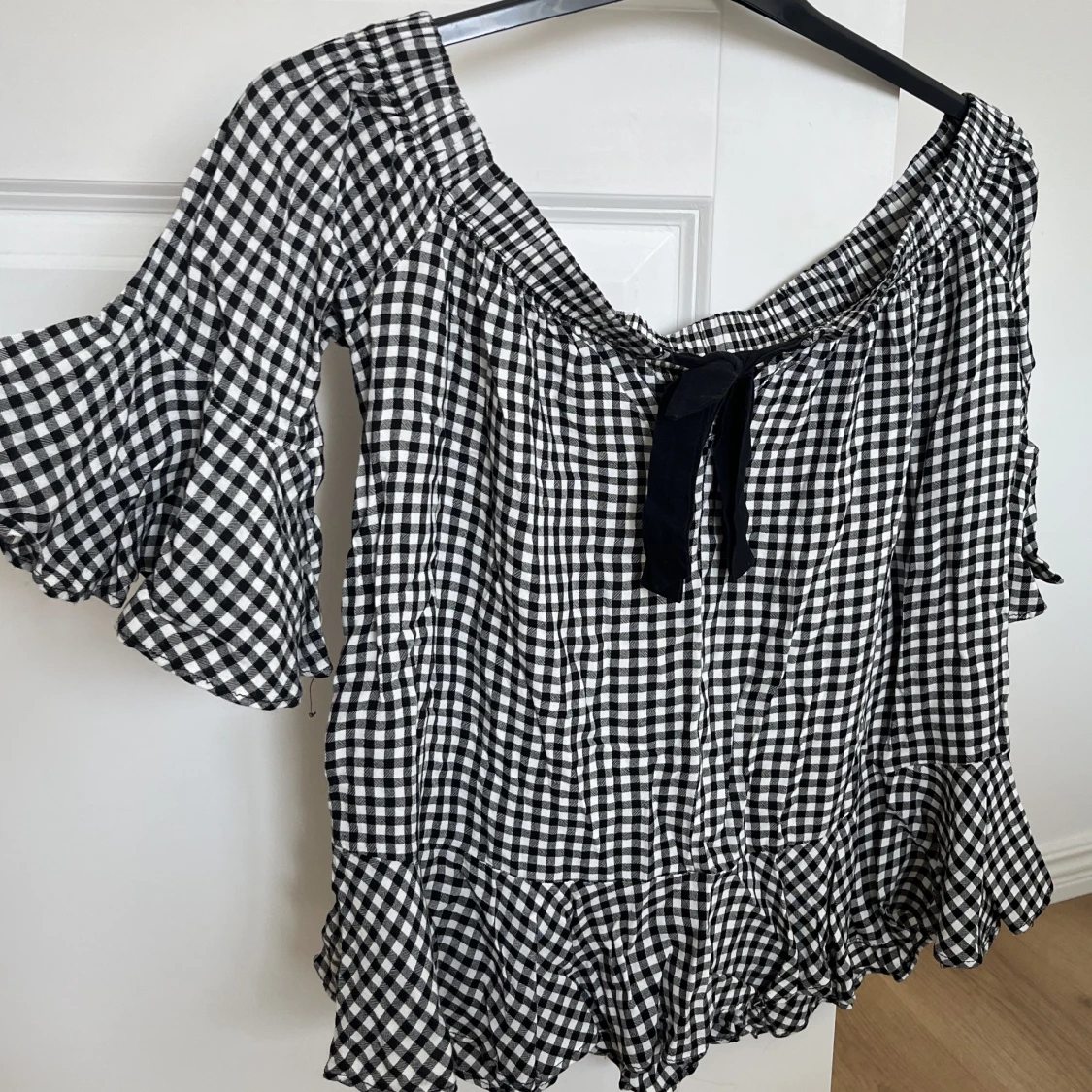 Rutig off shoulder topp