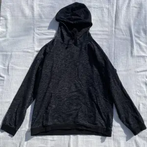 Svart ish hoodie från hm. Bra skick säljes pga inte min stil. Den är XXL men jag har haft den som oversized.