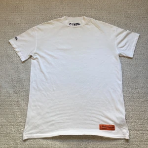 Heron Preston Cotton T-shirt  - Size M, nästan inte använd, säljer eftersom att den var lite för stor för mig (1,80) 