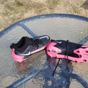 Fotbollsskor  - NIKE phatom Gt