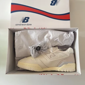 New balance 550 Aimé Leon dore - Helt oanvända New balance 550 Aimé Leon dore i storlek 43. Öppen för bud!