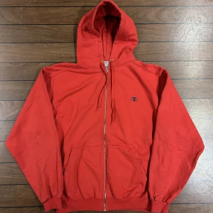Vintage champion Röd Zip hoodie - Snygg vintage champion Zip Hoodie i storlek XL! Bara att skriva om du undrar över något🙏