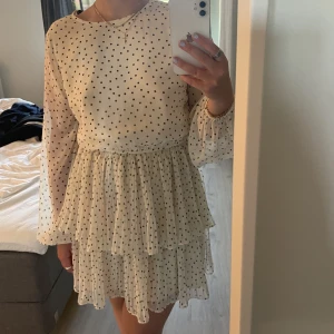 Klänning  - Klänning från Gina tricot. Nyskick! Frakt tillkommer 