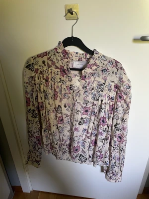 Blus från neonoir - Super fin blus från neo noir❤️❤️använd 2 ggr