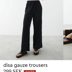 Byxor - Svarta liknande linnebyxor från Gina Tricot i storlek S. I bra skick de endast är använda några få gånger och säljer de på grund av att de är för stora för mig, skulle säga att de sitter mer som M i storleken 