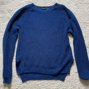 Blå stickad tröja - Fin stickad tröja från Åhléns i nyskick,  storlek S/36/38.🌸