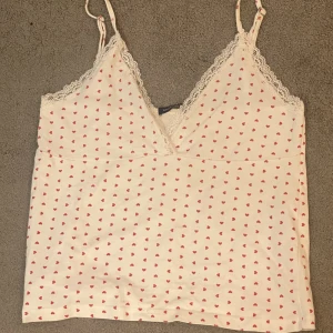 Linne  - Jätte gulligt linnne ifrån brandy Melville med hjärtan på aldrig använt 💕