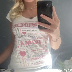 T shirt - Säljer då den aldirg andvänds! Som ny! 