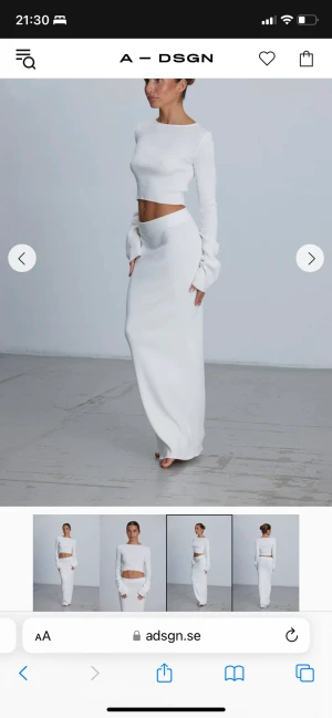 Adsgn - Säljer denna i storlek S. Kontakta mig så bestämmer vi pris vid snabb affär. Använd en gång och tvättad. Har egna bilder om du vill se. Inga nopprar, fläcken eller lösa trådar. 