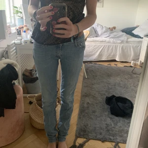 Acne jeans - Säljer ett par helt fräscha acne jeans som är knappt använda!