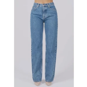 A-DGSN jeans  - Säljer dessa jeans. Väldigt stor i storleken, sitter som s/m. Använda men inget som direkt syns💕