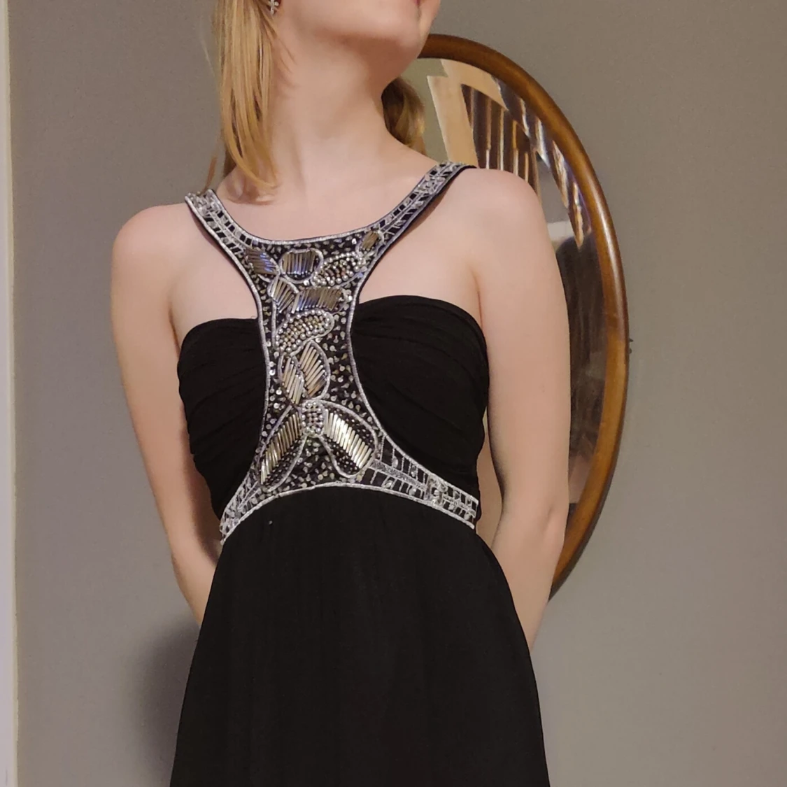 Svart festklänning lång, pärlbroderi  - 90