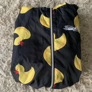 Jacka  - Jacka i storlek S , fint skick, använts flitigt av många i skidbacken! 