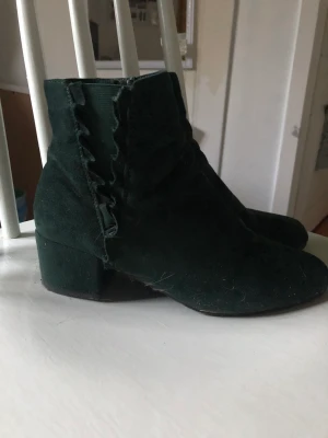 Skor - Storlek 37 köpte dom i en skoaffär nära där jag bor så har inget känt märke men fina