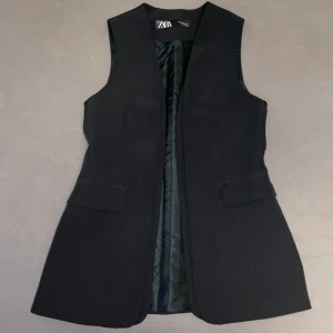Zara waistcoat - ***price negotiable*** Size: EUR XS / USA XS / MEX 24 Colour: Black