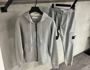 Stone Island dressar - Hej säljer Stone Island dressar, det finns etiketter på dem, finns i storlek S M L XL och kan mötas i Stockholm.