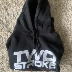 Hoodie - Two stroke hoodie i storlek M Fint skick 