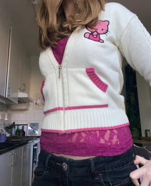 Hello Kitty kofta - Hello Kitty kofta som inte kommit till andvändning (korta armar)