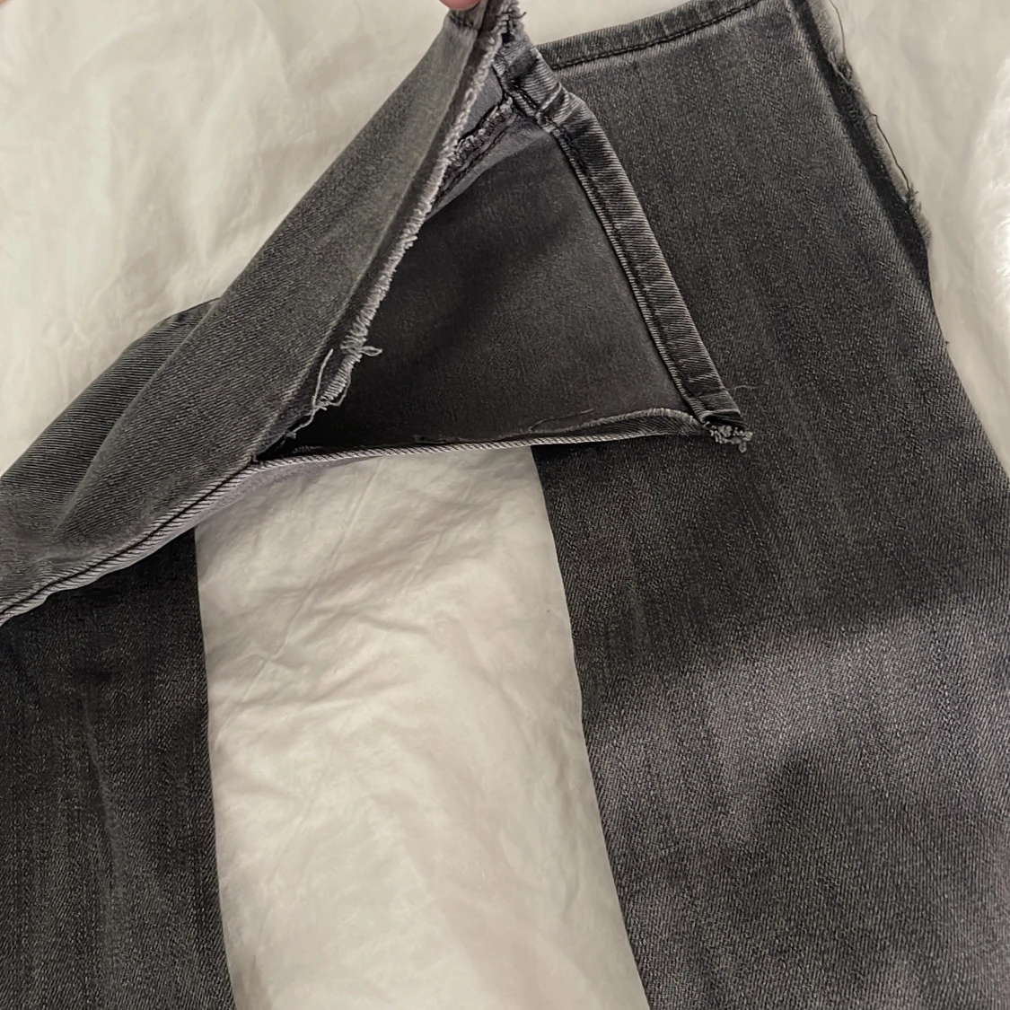 Gråa Levis jeans med slits - 91