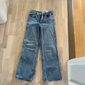 Säljer ett par likadana only jeans som innan fast mindre storlek💙