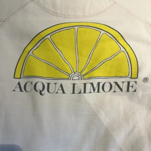Tröja  - En jätte fin ACQUA LIMONE tröja som aldrig är använd🌟💓 ny pris 899🙌🏻