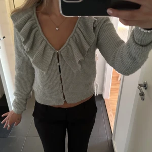 Tröja - En ljusgrön stickad tröja 💘