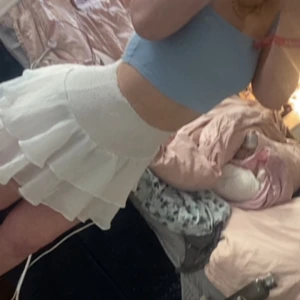 Kjol - En vit vanlig kjol med lite Stockholmsstil. Tror den är köpt på Nelly för 150kr. Har använt nå fåtal gånger, inga märken eller fläckar. 