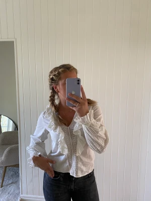 Blus - Blus från HM, nästan aldrig använd och säljer då den tyvärr inte kommer till användning 💕