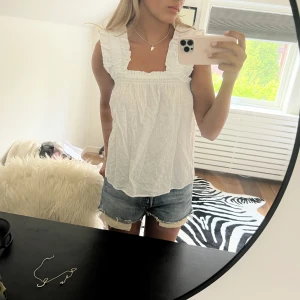 Topp - Jätte gullig topp ifrån & other stories! Aldrig använd💗