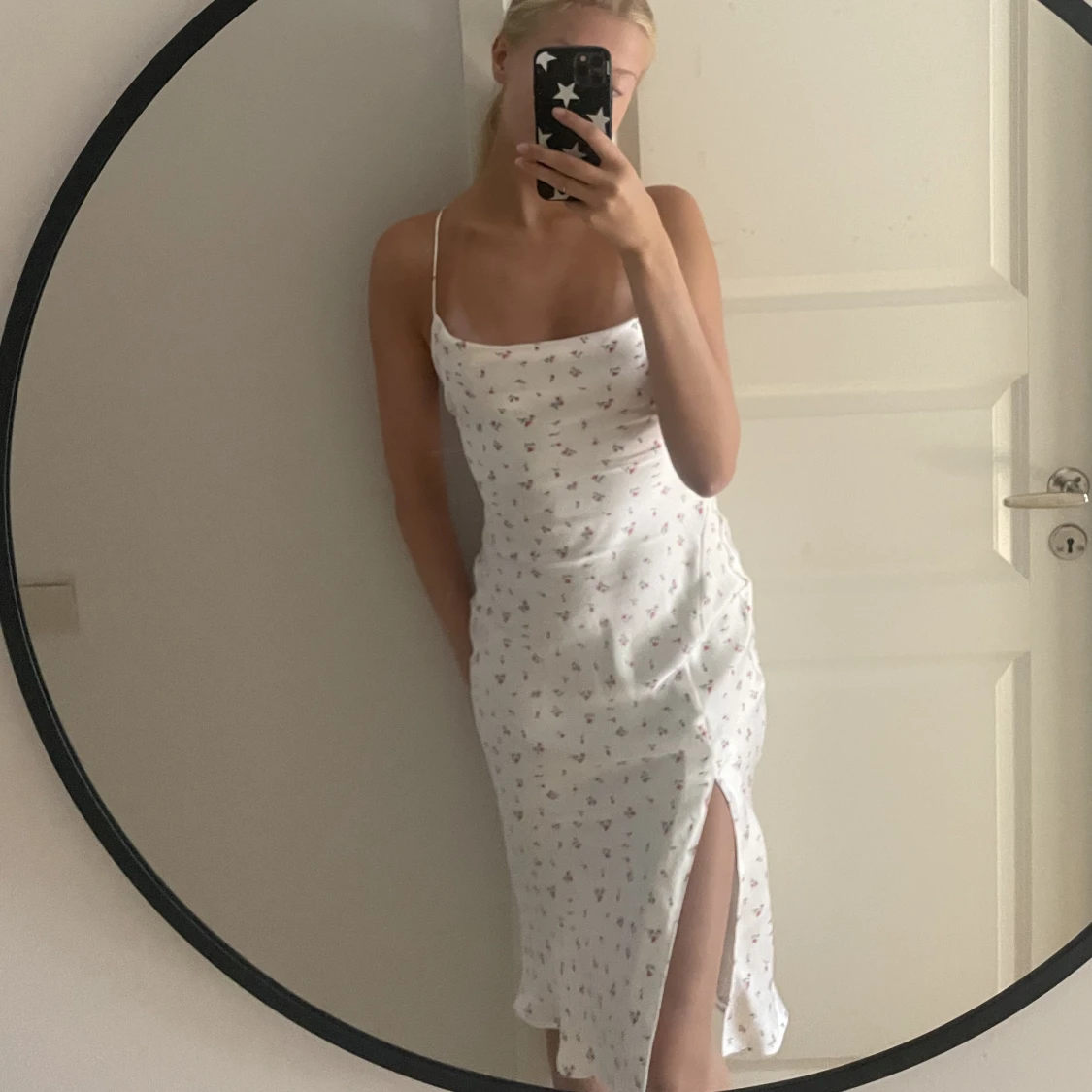 Blommig satinklänning - 91