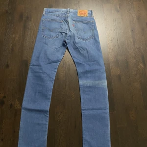 Levi's jeans - Ljusa Levi's jeans i storlek 30/30. Säljer då dom inte passar samt sitter lite tajt för mig. Köpta i Levi's affär.