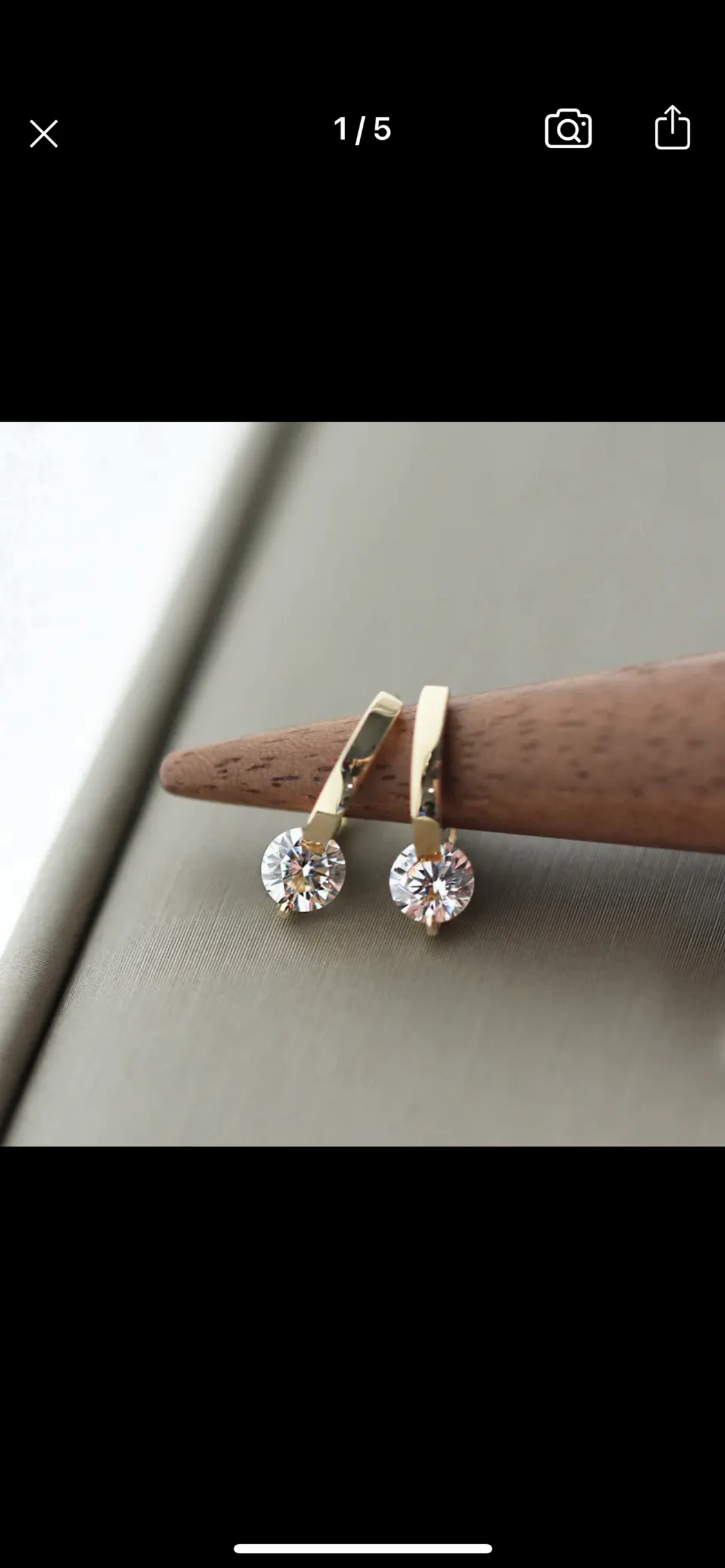 Elegant guldiga örnhänge med zircon crystal