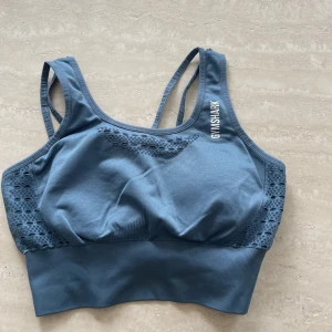 Sport bh  - Säljer en jättefin sport-bh i Xs, säljer även matchande shorts. 550kr för båda 