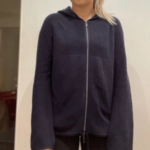 Finstickad kofta  - Lånade bilder, men as najs kofta som dessutom e super skön 