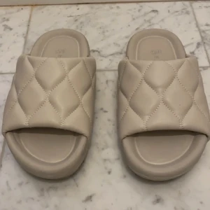 Slip-ins, sandaler - Säljer mina slip-ins som bara är använda fåtal gånger. 