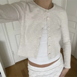 Zara kofta - Jättebra skick!! Nästan aldrig använd. 💗köp direkt för 200💗(Lånade bilder) ÖPPEN FÖR BYTEN!!!