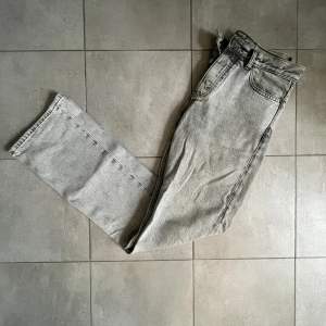Jeans från HOPE | storlek 28 | skicket är väldigt bra | pris 700kr 