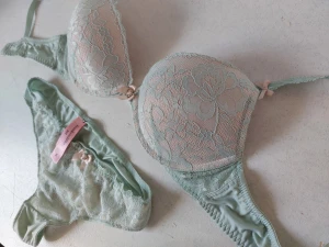 Hunkemöller BH trosa set - BH 75B Trosa XS  Ny utan lappar, i trosorna finns plastgrejen som lappen sitter i kvar