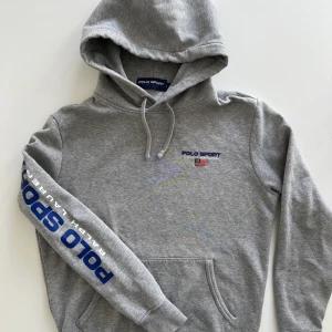 Polo Sport Ralph Lauren Hoodie S - Snygg hoodie, inga fläckar eller skador, i jätte fint skick.