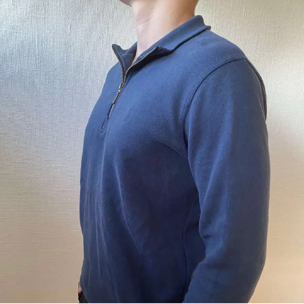 Ralph Lauren half zip, knappt använd, färg grå, storlek M, passar riktigt bra inga hål eller något, pris kan diskuteras vid snabb affär😃. Tröjor & Koftor.