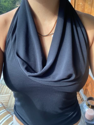 Halterneck top - Sjukt snygg topp med öppen rygg. Från 90 talet