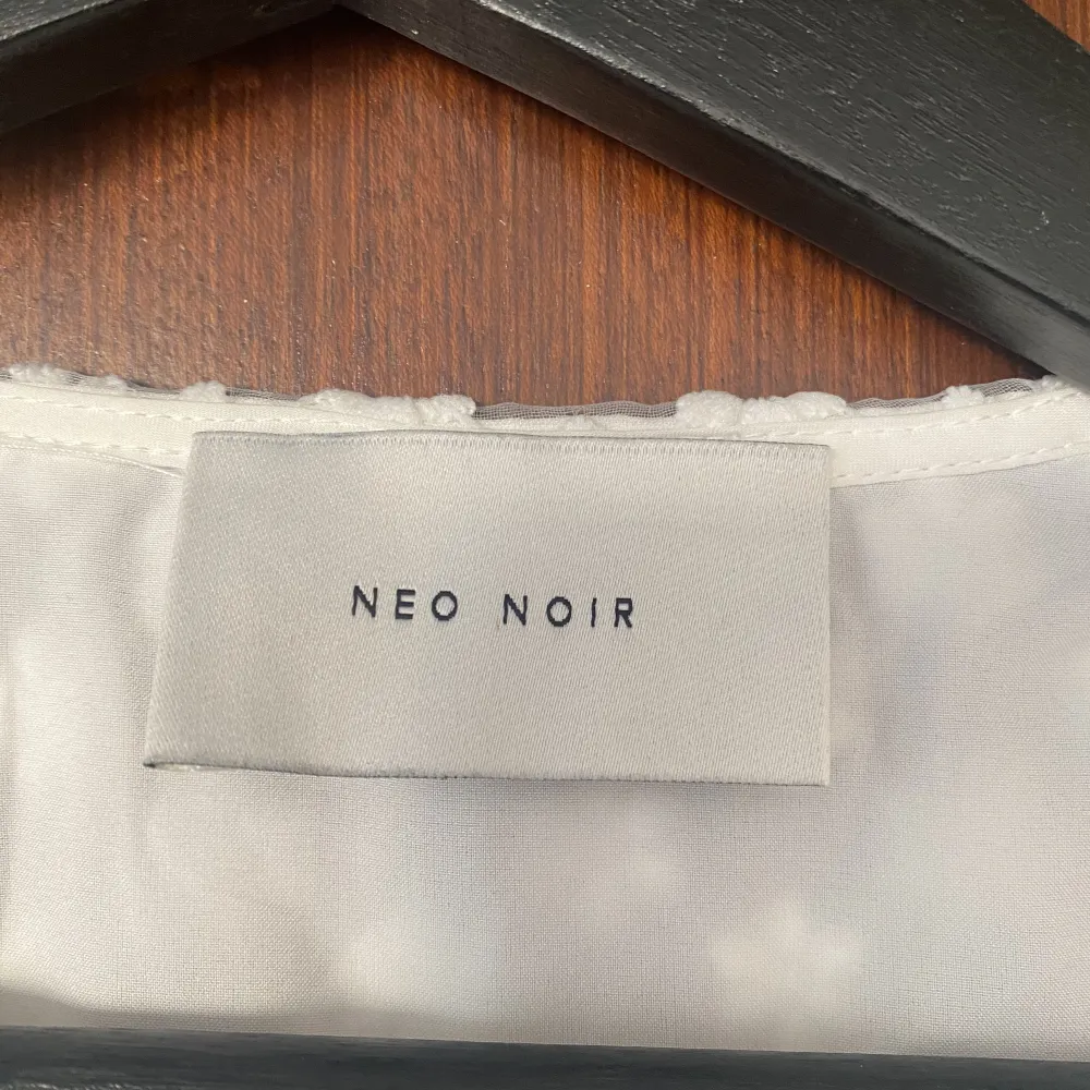 Fin blus från Neo Noir i storlek S. Blusar.
