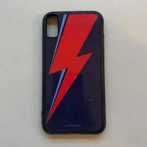 Mobilskal med blixt  - Coolt skal från Bjornberry! Några små repor men inget man tänker på 💙❤️passar iPhone xr