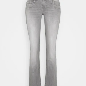 ltb jeans - säljer dessa slutsålda ltb valerie jeansen i strl 25/32! 